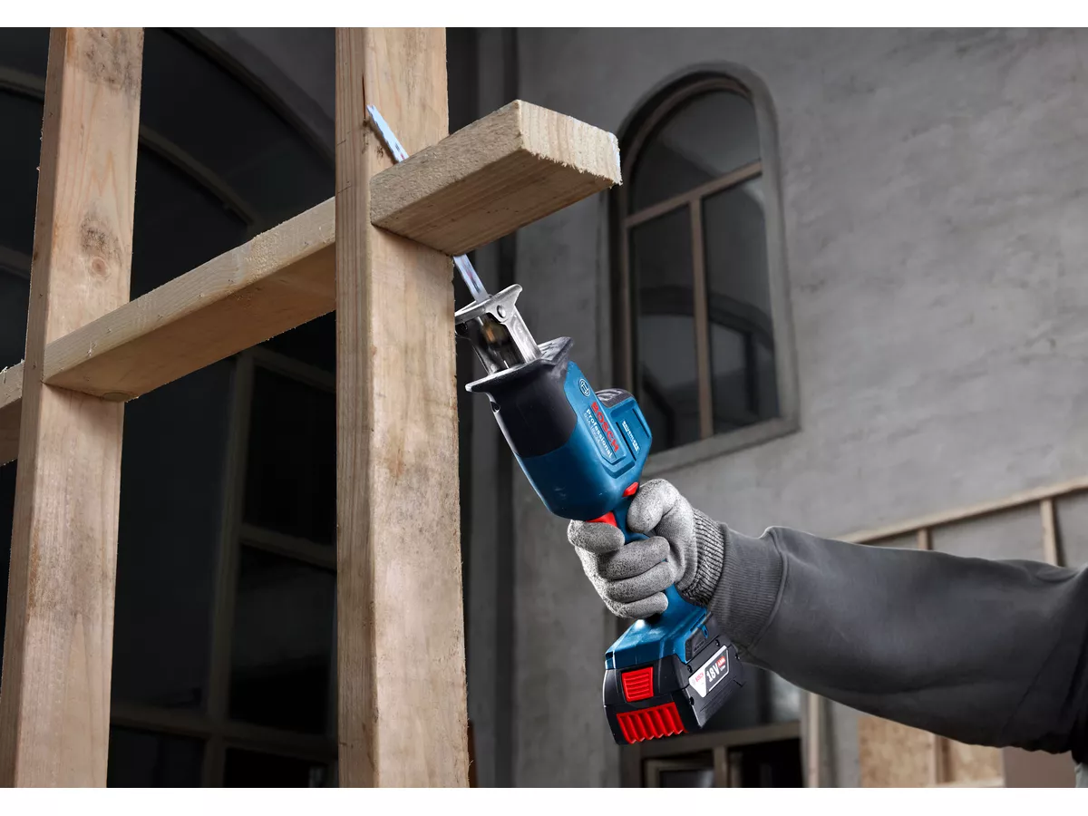 Scie sabre sans fil GSA 18V-24 Professional Solo